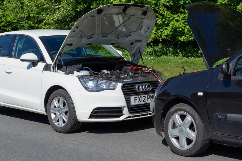 two car in opposite direction for Jump-start car