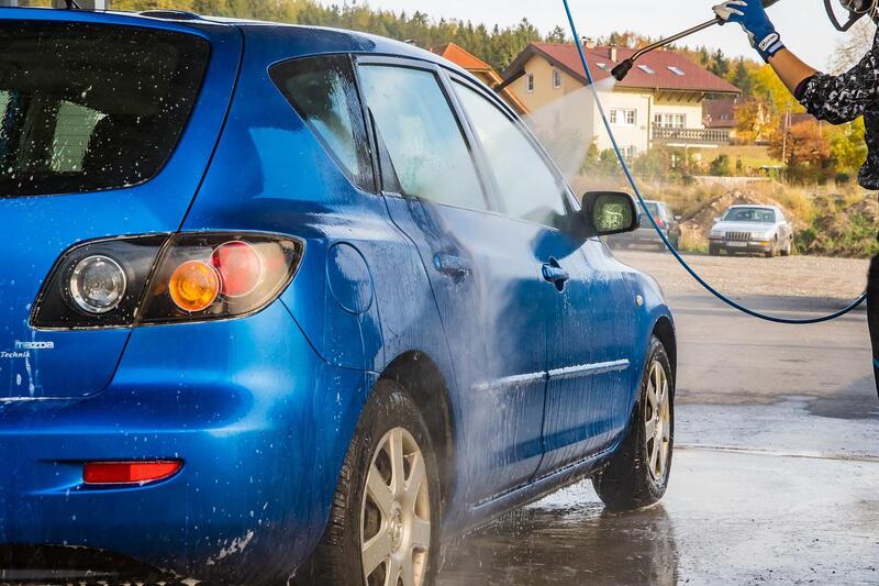 Pre-rinse the car